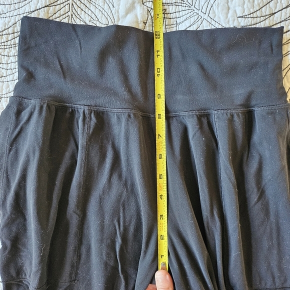 VGUC Athleta Salutation Jogger in Powervita Small Black - Picture 12 of 14